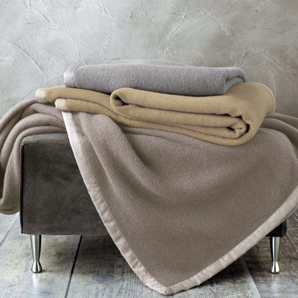Vacchetti | Coperta 1 Piazza E Mezza 420gr. Tinta Unita Bordo In Tessuto Origami Lana 100% Merino Australiano